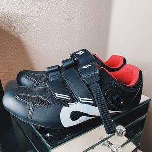 peloton cycling shoes size 42. brand new. never worn
